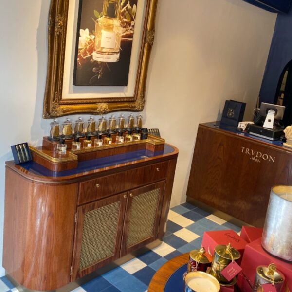 #338 Trvdon Paddington Kickers Newstand Shopfitters 1.1