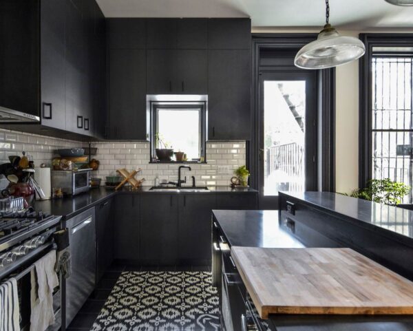 Chemetal-151-Black-Magnetic-Chalk_Kitchen-Cabinets-Brooklyn-Townhouse_01_web